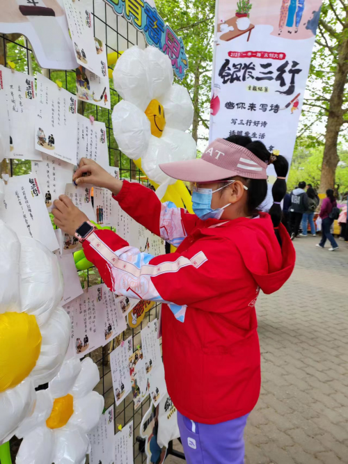 大家保险“银发三行”活动亮相北京书市 年轻人更关注舒适享老