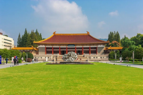 白玉兰酒店|世界读书日与书相伴，行以致远1
