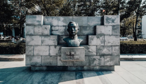 白玉兰酒店|世界读书日与书相伴，行以致远1