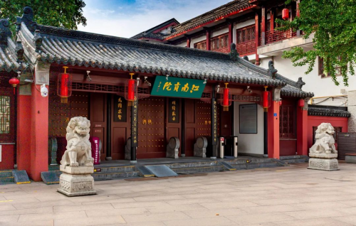 白玉兰酒店|世界读书日与书相伴，行以致远1